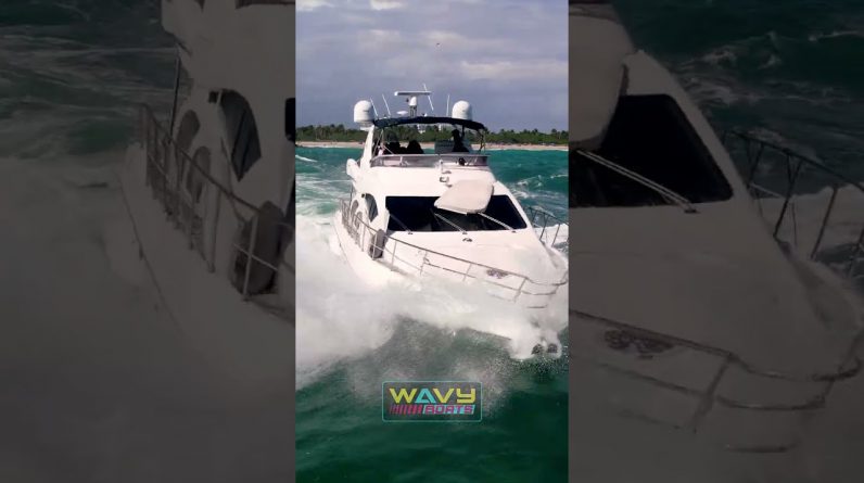 Yacht Smacked By Huge Waves At Haulover Inlet Wavy Boats