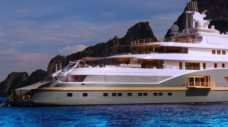 12 luxury yachts